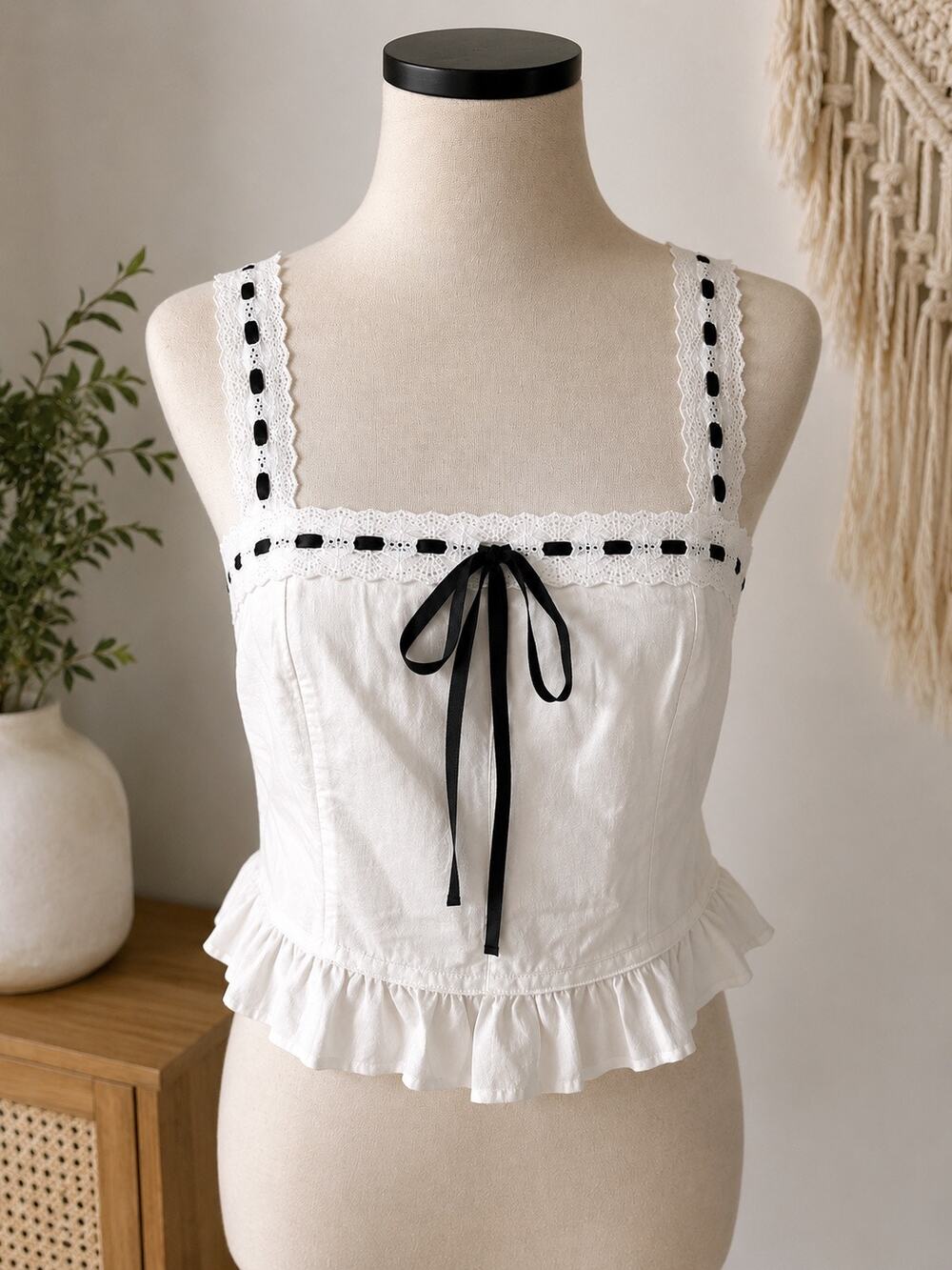 Kirious Los Angeles Crop Top Womens Small White Black Eyelet Lace Smocked